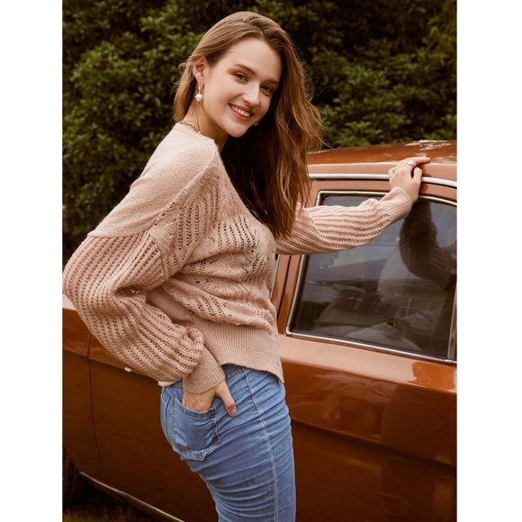 🎥 Hollow Out Pink Buttoned V-Neck Cardigan - Picture 4 of 17